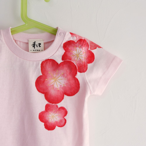 キッズ 梅の花柄Tシャツ 手描きで描いた和風な梅の花Tシャツ 3枚目の画像