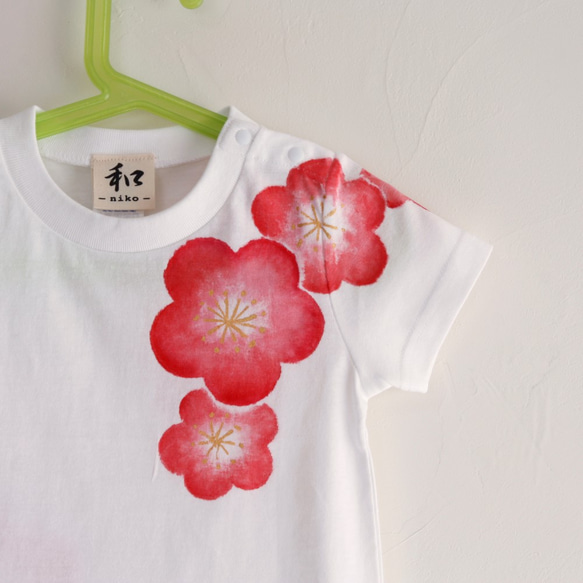 キッズ 梅の花柄Tシャツ 手描きで描いた和風な梅の花Tシャツ 3枚目の画像