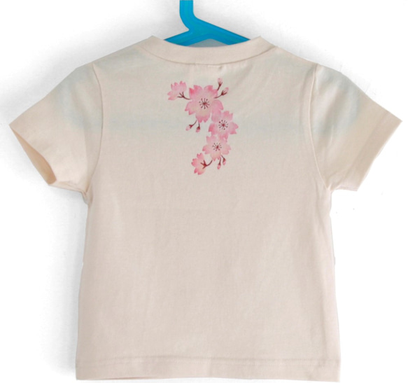 子供服 コサージュ桜柄Tシャツ　ナチュラル　手描きで描いた和風の桜柄Tシャツ　ベビー 2枚目の画像