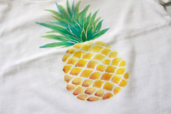 子供服 パイナップル柄Tシャツ　手描きで描いたパイナップルのキッズTシャツ 6枚目の画像