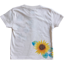 キッズ ひまわり柄Tシャツ ナチュラル　手描きで描いたひまわりの花柄Tシャツ 4枚目の画像