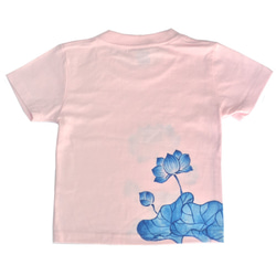 キッズ 蓮柄Tシャツ ピンク　手描きで描いた蓮の花柄Tシャツ 4枚目の画像