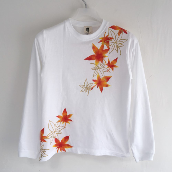 手描き舞紅葉柄袖リブロングTシャツ Sサイズ ホワイト 長袖 秋冬 白 和柄 手書き舞紅葉柄袖リブロングTシャツ ホワイト 長袖 白 男女兼用 T