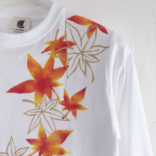 手描き舞紅葉柄袖リブロングTシャツ XSサイズ ネイビー 長袖 秋冬 白 和柄 手書き舞紅葉柄袖リブロングTシャツ ホワイト 長袖 白 男女兼用 T