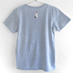 灯台柄Tシャツ、絵本のような北欧風灯台の手描きTシャツ。 5枚目の画像