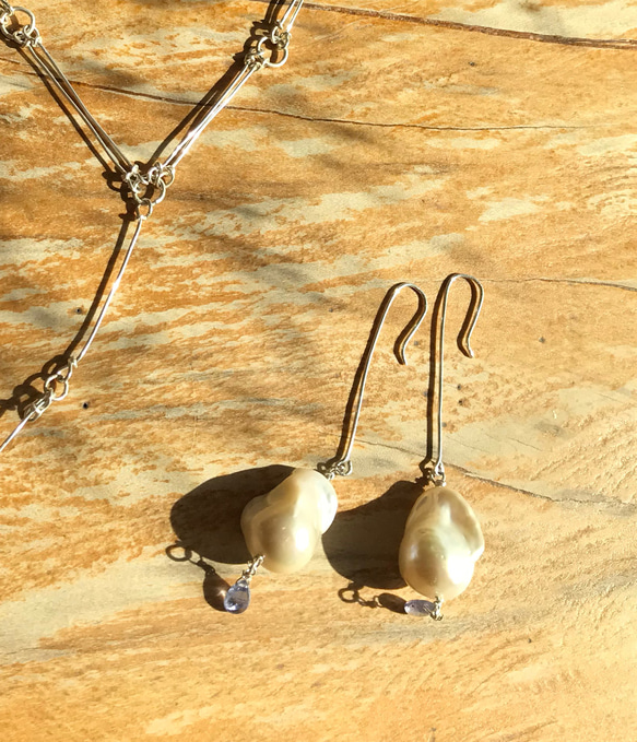 浪花系列 巴洛克珍珠耳環 Wave collection Baroque pearl earrings 第2張的照片