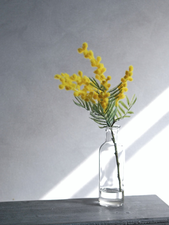 咲き続けるミモザ(シングル)　マジカルウォーター　癒しのフラワーインテリア　アーティフィシャルフラワー 2枚目の画像