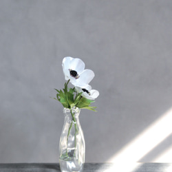 咲き続けるアネモネ(ホワイト)　マジカルウォーター　癒しのフラワーインテリア　アーティフィシャルフラワー 4枚目の画像