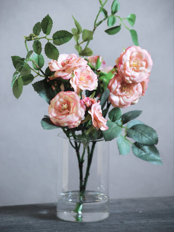 咲き続けるバラ　マジカルウォーター　癒しのフラワーインテリア　アーティフィシャルフラワー 3枚目の画像