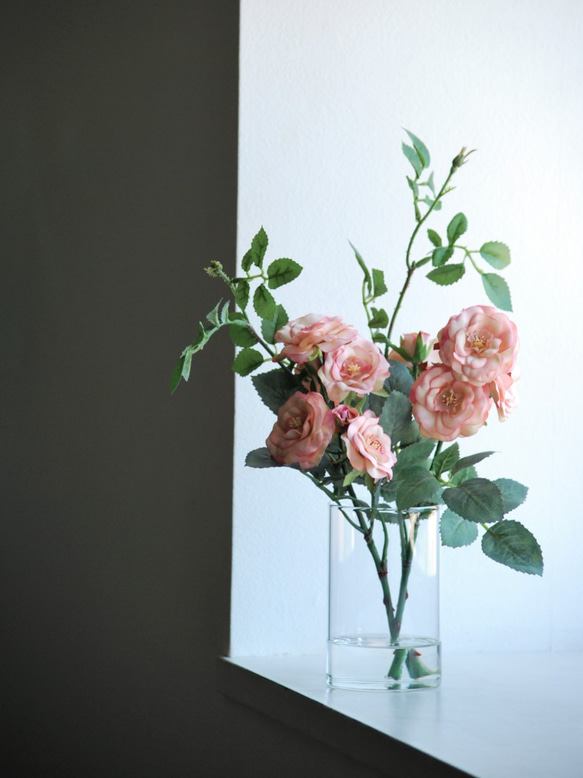 咲き続けるバラ　マジカルウォーター　癒しのフラワーインテリア　アーティフィシャルフラワー 4枚目の画像