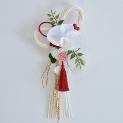 胡蝶蘭を使ったしめ縄　天然ブリーチ(双葉)　白と赤  お正月飾り　2022 2枚目の画像