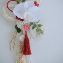 胡蝶蘭を使ったしめ縄　天然ブリーチ(双葉)　白と赤  お正月飾り　2022 3枚目の画像