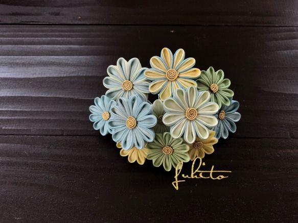 正絹羽二重　つまみ細工　ペールトーンの菊のコーム 3枚目の画像
