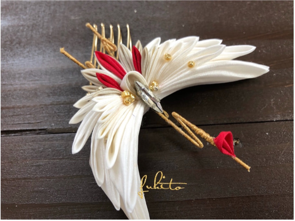 正絹羽二重つまみ細工　鶴の髪飾り　赤 3枚目の画像