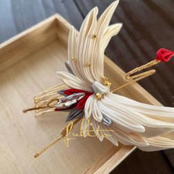 正絹羽二重つまみ細工　鶴の髪飾り　赤 4枚目の画像