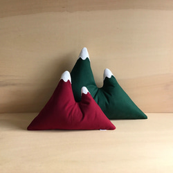 Mountain pillow / Handmade cushion - Triple Peak 1枚目の画像