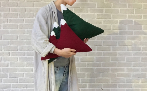 Mountain pillow / Handmade cushion - Triple Peak 2枚目の画像