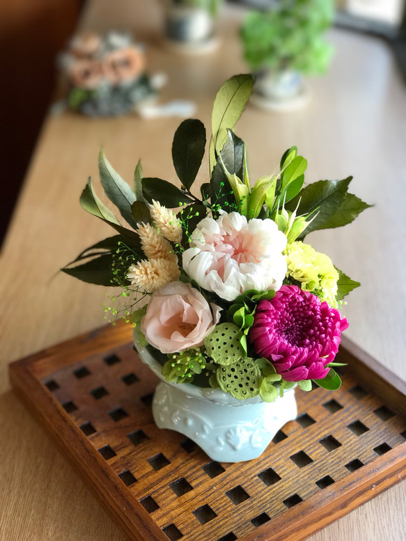 プリザーブドフラワーの輪菊の仏花　高級花入 受注製作 1枚目の画像