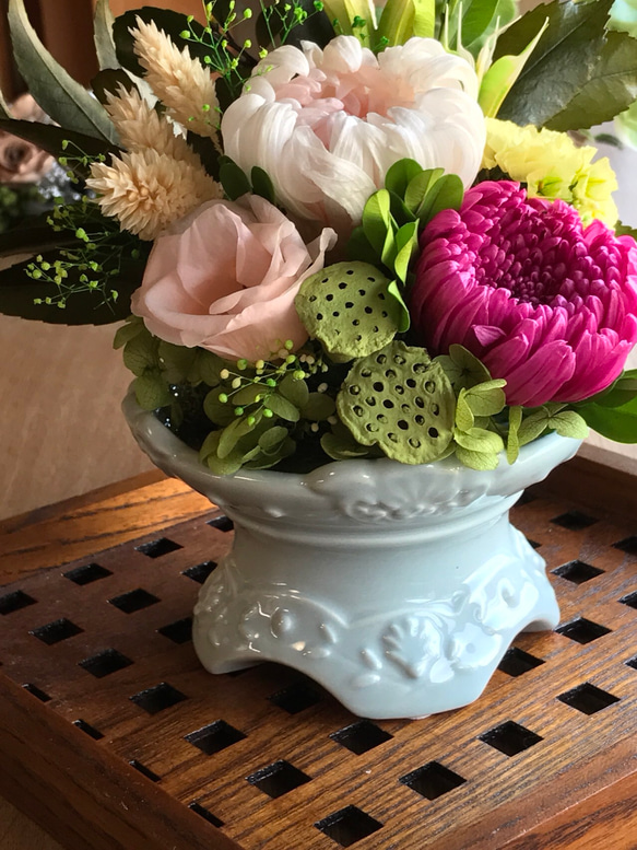 プリザーブドフラワーの輪菊の仏花　高級花入 受注製作 4枚目の画像