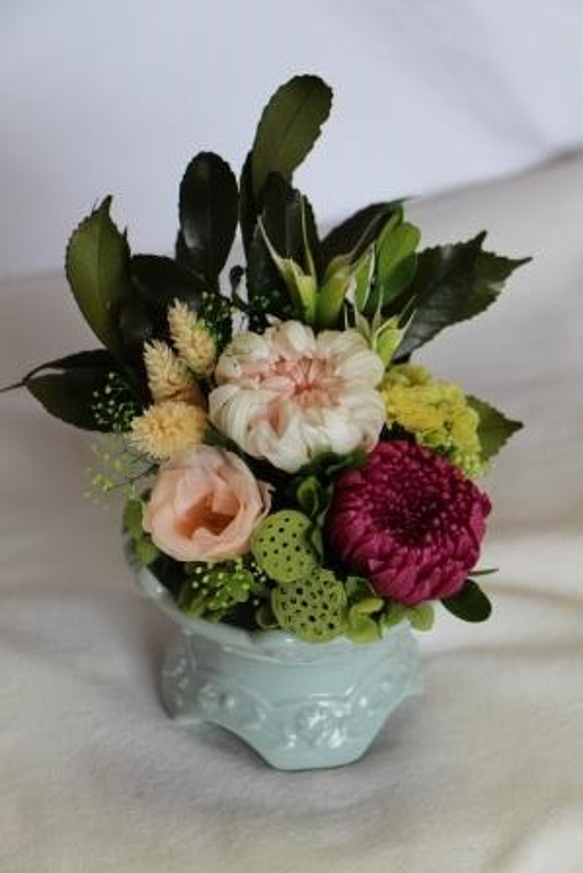 プリザーブドフラワーの輪菊の仏花　高級花入 受注製作 6枚目の画像