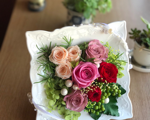 白い陶器のアレンジ Rose's プリザーブドフラワー mina 通販 4563736