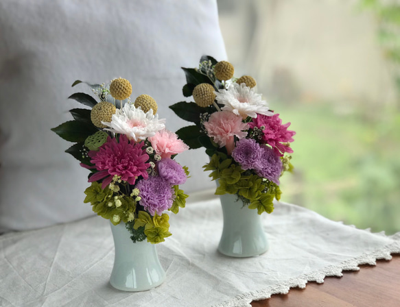 プリザーブドフラワーの仏花 カーネーションと小菊 1枚目の画像