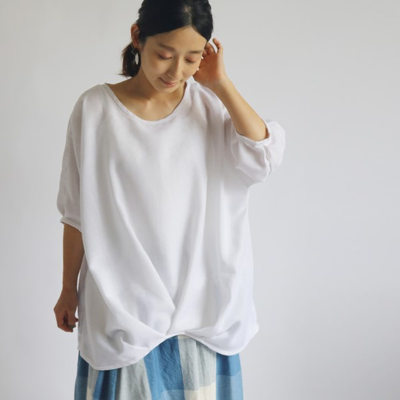 紗織コットン麻リネン 「冬の白。フロントタック裾ふんわり袖 の ブラウス」ゆったりH67（sh244) 2枚目の画像