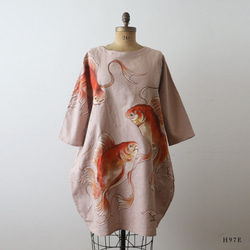 縁起を着て担ぐ。上質リネン麻コットン手描きART 和画衣「紅い金魚」一枚布ゆったりワンピースH97E（sh380) 9枚目の画像