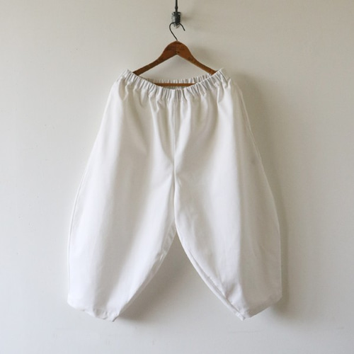 抜け目ないバルーン パンツ』80cm丈コットン100％ チノ ボール