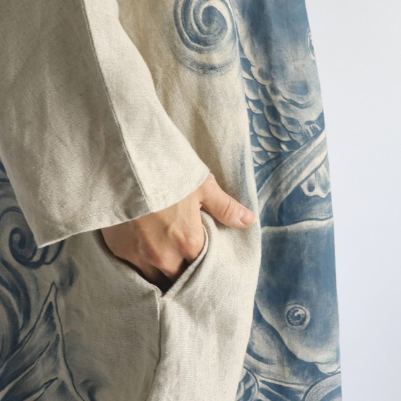 リネン100％手描ART【和画衣】「滝昇る蒼鯉」一枚布ワンピース ゆったり B35B（dr006pk) 4枚目の画像