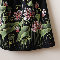 『手描きART衣×誰にでも似合うギャザー スカート』７６cm丈「清らかに咲く蓮」A20A（sk001pk) 5枚目の画像