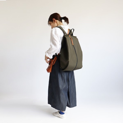 ラスト1。クッション入 軽量ナイロン【ECOリュックサック