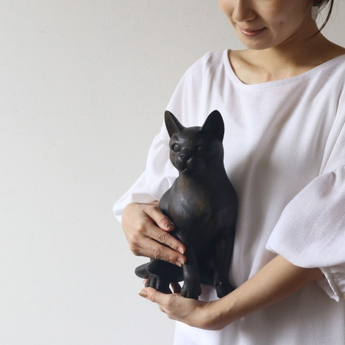 天然無垢ウッド 手彫り木彫りART “ 座る猫 ” 黒猫 クロネコ ネコ置物