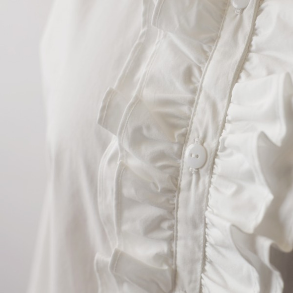 『大人甘めの ふりフリル シャツ』コットン１００％素材ブラウス ホワイトR51（sh344) 3枚目の画像