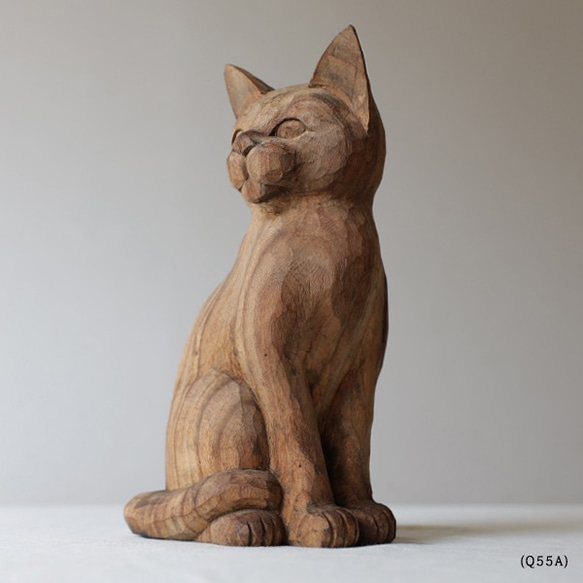 ＊●冬ごもりＰＲＩＣＥ●天然無垢ウッド 木彫りART “ 座り猫 右向き ” ネコ置物 風水 オブジェ Q55A 1枚目の画像