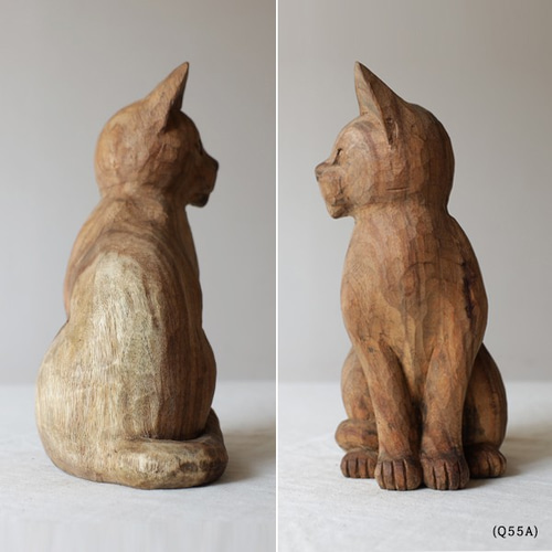 猫半面　木彫り蒔絵 木彫りのスリムな猫をライバル視？モッシリ猫ちゃんも一緒にハイ