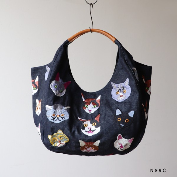 ag_121刺繍　　anvai オリジナル 刺繍 色どり猫 トートバッグ 墨黒デニム×レザーハンドル N89C 2枚目の画像