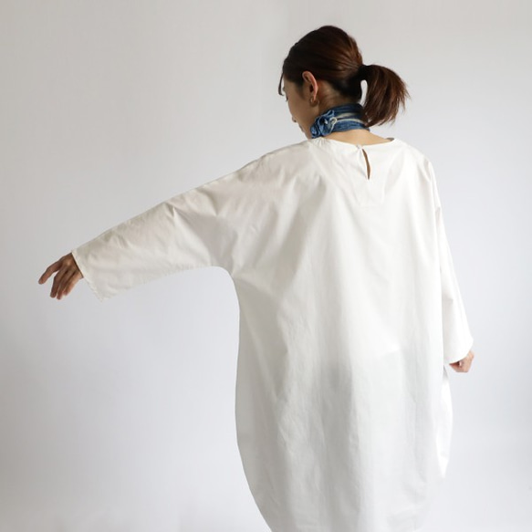 １００ｃｍ丈『冬の白／一枚布仕立て贅沢ワンピース Ｖネック』コットン１００％素材シャツR79(dr004) 6枚目の画像