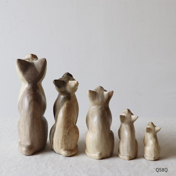 ●２０２２新春ＳＡＬＥ●【５匹セット】天然無垢ウッド手彫り木彫りART “上を向く猫家族 ” ネコ置物Q58Q 3枚目の画像