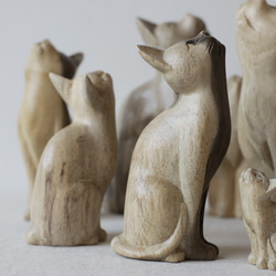 ●２０２２新春ＳＡＬＥ●【５匹セット】天然無垢ウッド手彫り木彫りART “上を向く猫家族 ” ネコ置物Q58Q 6枚目の画像