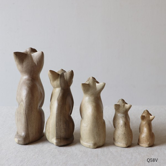 ●９月３０日まで家時間ＳＡＬＥ。【５匹セット】天然無垢ウッド手彫り木彫りART “上を向く猫家族 ” ネコ置物Q58V 2枚目の画像