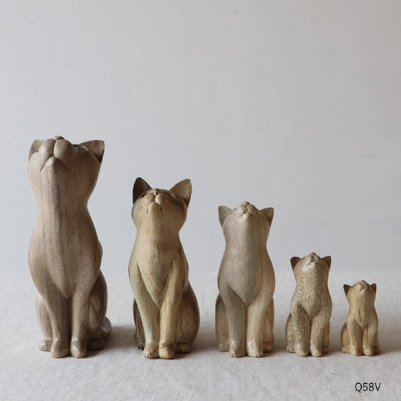●９月３０日まで家時間ＳＡＬＥ。【５匹セット】天然無垢ウッド手彫り木彫りART “上を向く猫家族 ” ネコ置物Q58V 3枚目の画像