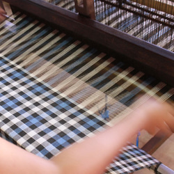 ⁑ラスト１。〇。ＳＡＬＥ。手紡ぎ・草木染め糸・手織り布。大判ストール／コットン１００％／マフラー暖かいQ85J 8枚目の画像