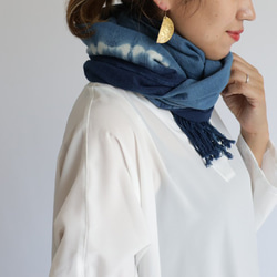 ⁂〇。ＳＡＬＥ。ラスト１ 手紡ぎ・手織り・藍染め布。大判ストール コットン１００％ 暖かい防寒Q85O 5枚目の画像