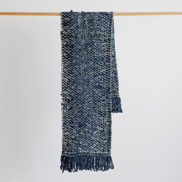 ⁂秋支度ＳＡＬＥ●草木染め布・手織り・藍染め裂き編み●ストール コットン１００％Q85V 2枚目の画像