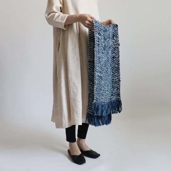 ⁂秋支度ＳＡＬＥ●草木染め布・手織り・藍染め裂き編み●ストール コットン１００％Q85V 6枚目の画像