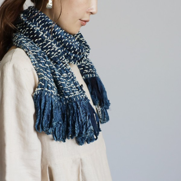 ⁂秋支度ＳＡＬＥ●草木染め布・手織り・藍染め裂き編み●ストール コットン１００％Q85V 8枚目の画像