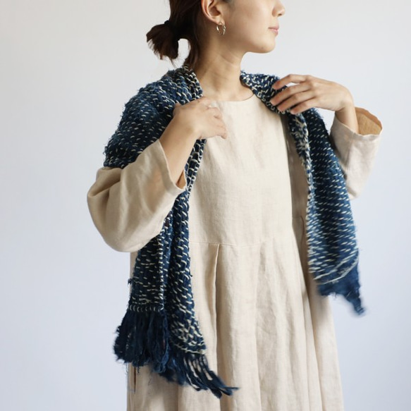 ⁂秋支度ＳＡＬＥ●草木染め布・手織り・藍染め裂き編みストール コットン１００％Q85X 6枚目の画像