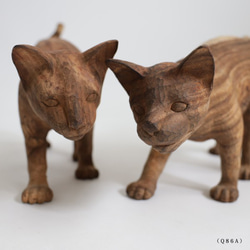 ⁑２匹セット 【※要確認ＰＲＩＣＥ】 天然無垢ウッド木彫りART 歩く猫 尻尾 ネコ 置物 インテリア オブジェQ86A 5枚目の画像