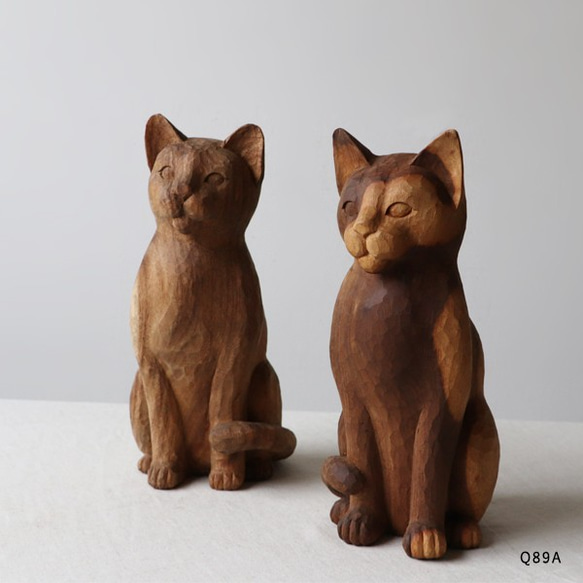 ●冬ごもりＰＲＩＣＥ●２匹セット【※要確認ＰＲＩＣＥ】 天然無垢ウッド木彫りART 見つめる猫ネコ 置物Q89A 1枚目の画像